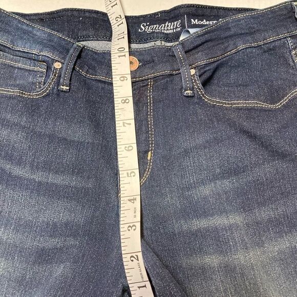 LEVI STRAUSS Signature distressed Women’s jeans Size 30 Inseam 28” Blue DarkWash - Picture 11 of 12
